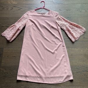 DRESS W LACE SLEEVES